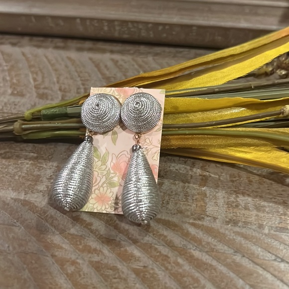 Silver drop earrings - Picture 3 of 3